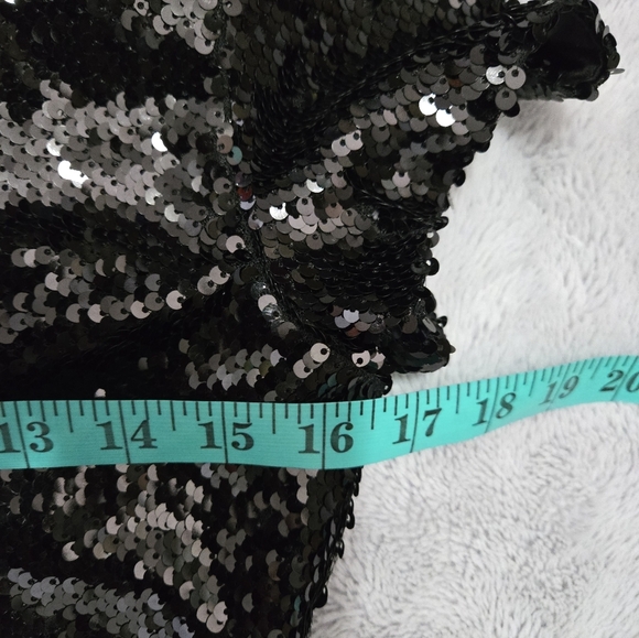 Dry Lake Black Sequin Short Sleeve Top. Size Small - Picture 11 of 12